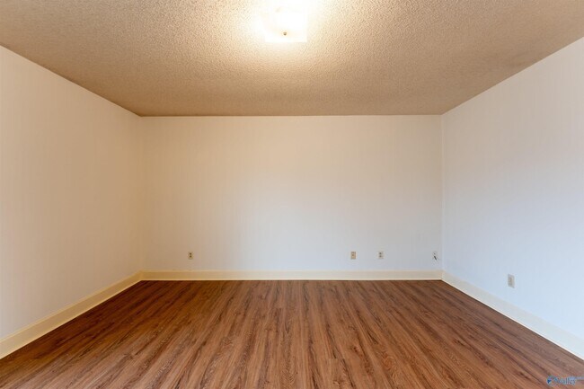 Building Photo - 106 Cranberry Way