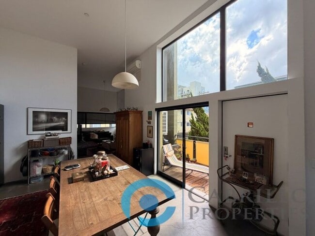 Building Photo - 3771 Centre St