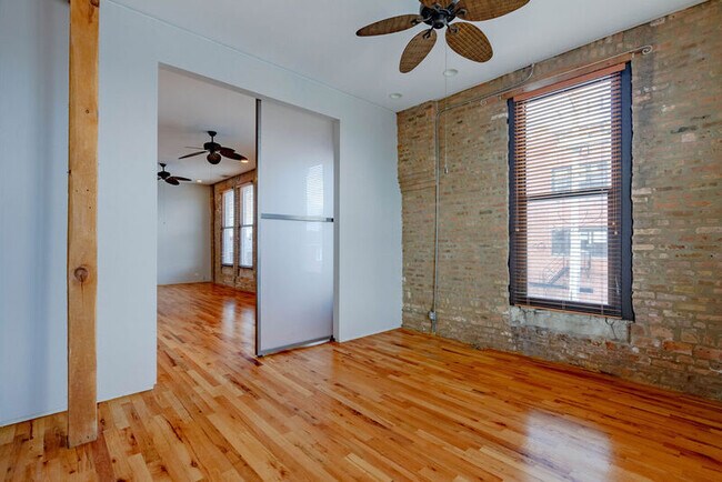 Building Photo - 3000 S Archer Ave