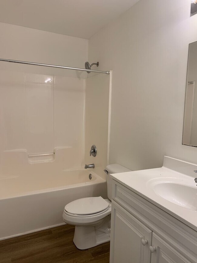 Building Photo - 3 Bedroom, 2 Bath House Available 1/15/2026