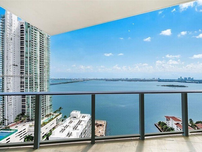 Building Photo - 460 NE 28th St