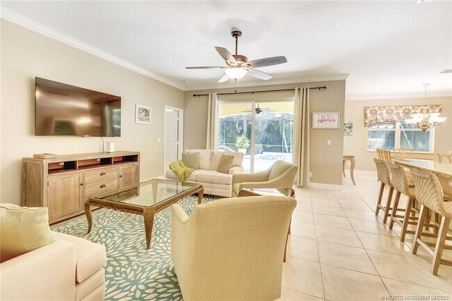 Building Photo - 521 NE Abaca Way