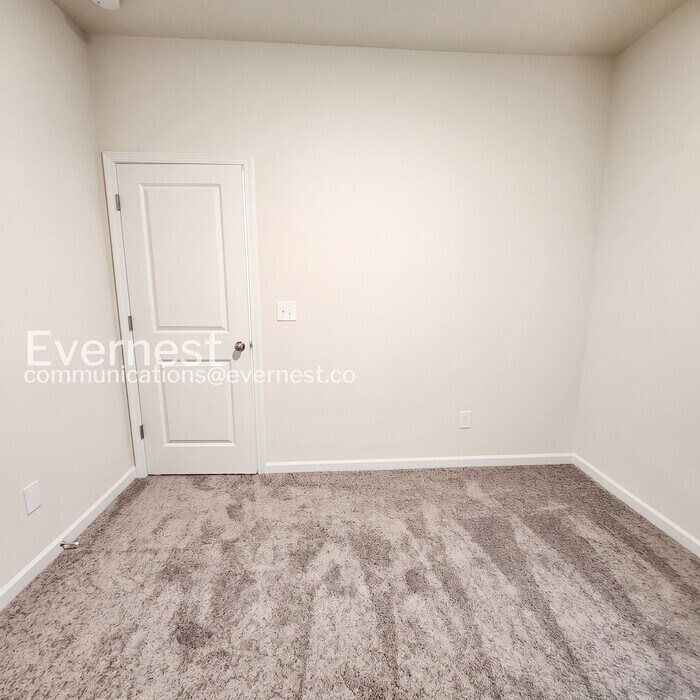 Building Photo - 212 Venture Dr
