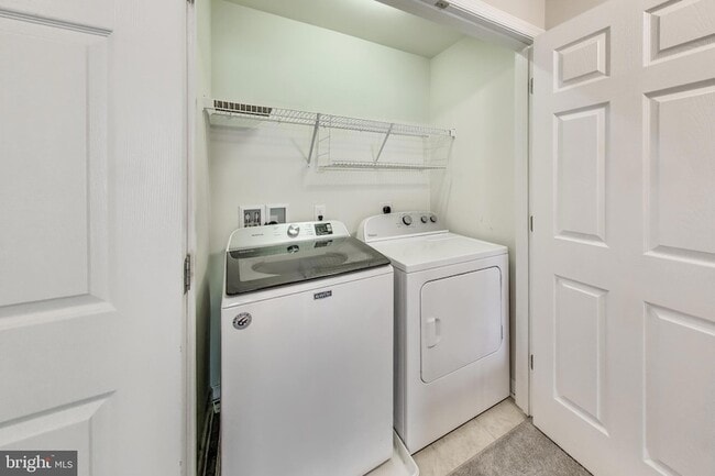 Building Photo - 645 Diamondback Dr