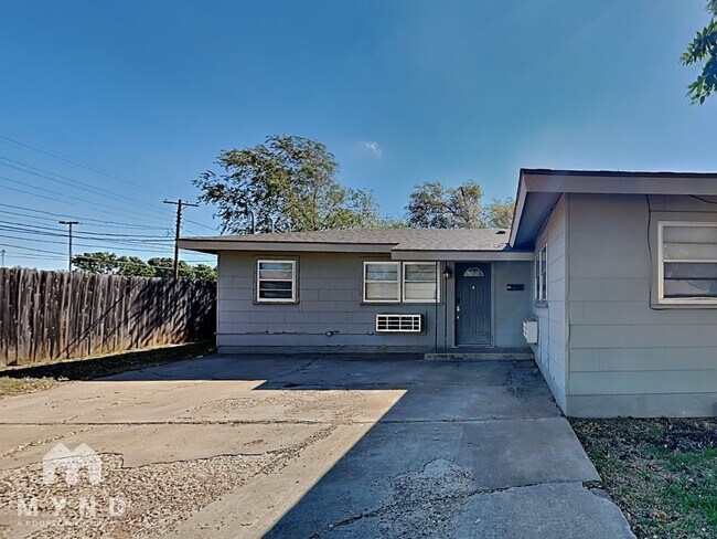 Building Photo - 1913 Ave W