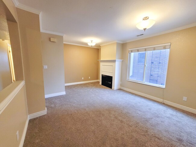 Building Photo - Downtown SLC 2 bedroom, 1 bathroom apartme...