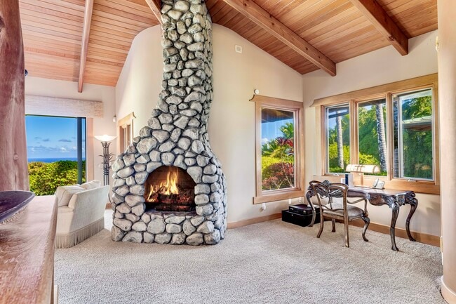 Building Photo - 275 Haumana Rd