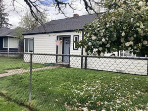 Building Photo - 1134 N Rainier Ave