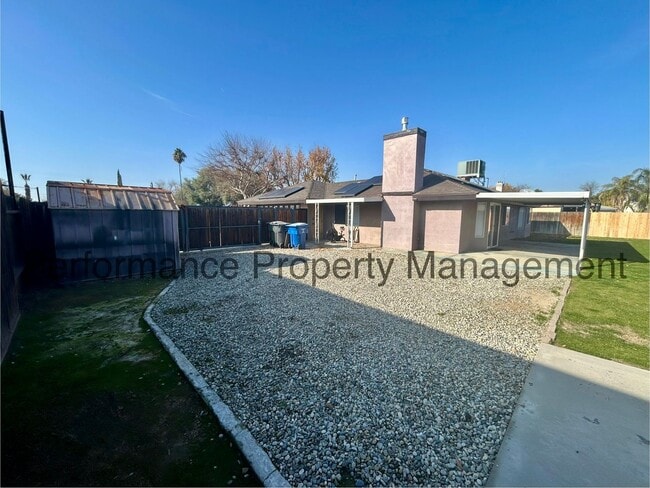 Building Photo - Charming 3 Bed/2 Bath NW Bakersfield Home w/ Solar, RBP & $0 Deposit Option