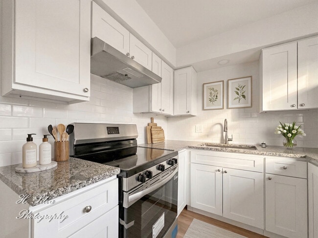 Building Photo - 5 Arrowhead Dr