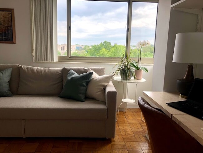 Bedroom #3 / Den - 4600 Connecticut Ave NW