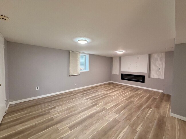 Building Photo - Gorgeous 2+ Bedroom 2 Bathroom Home $1995