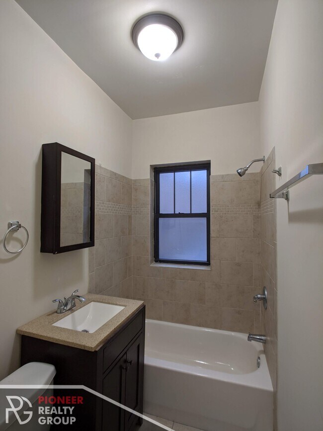 Building Photo - 2842 N Orchard St