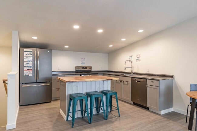 Building Photo - 314 S Asbury St