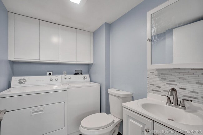 Building Photo - 736 NW 98th Cir