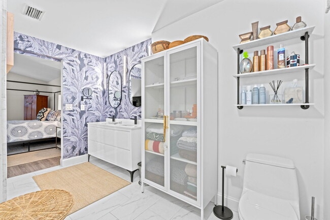 Building Photo - 2474 Bedford Mews Dr