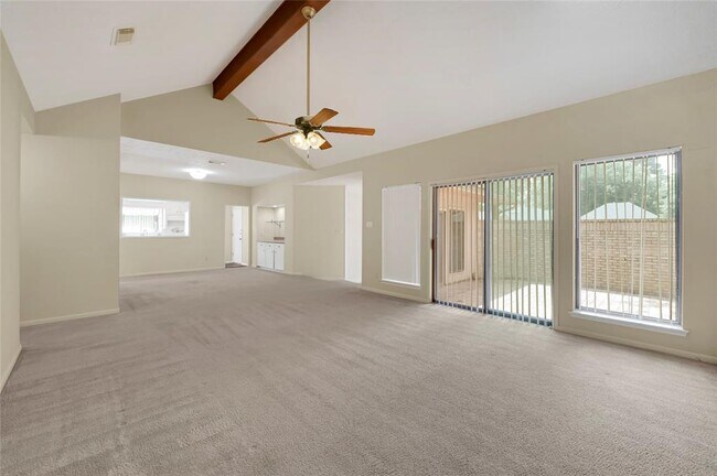 Building Photo - 52 Greentree Ln