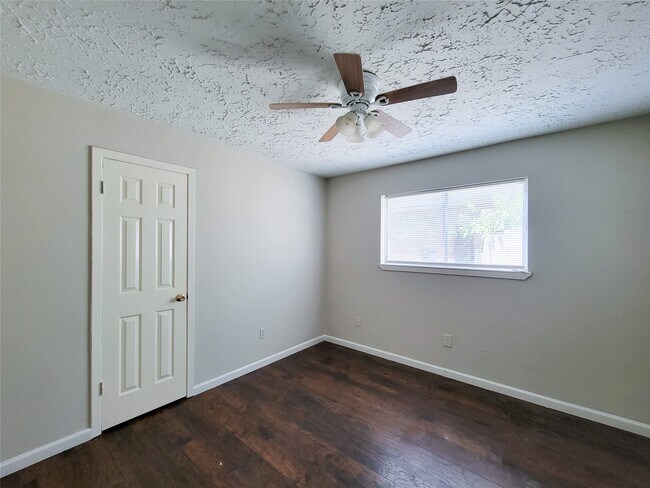 Building Photo - 9415 Beckford Dr