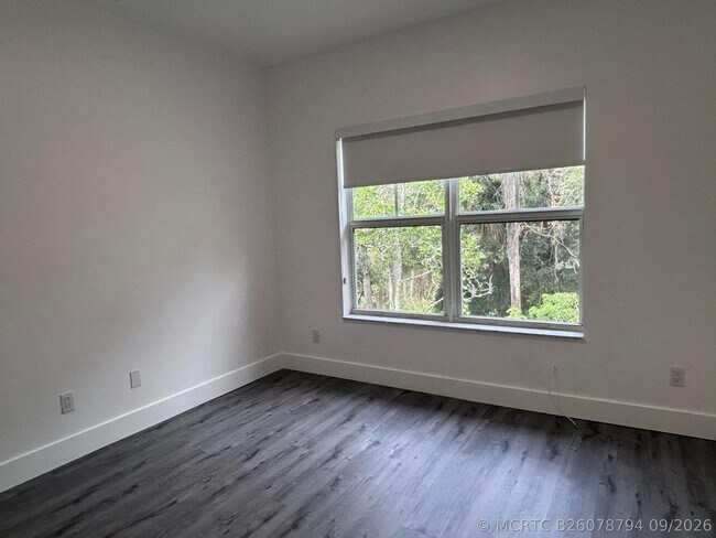 Building Photo - 3930 Sabal Way