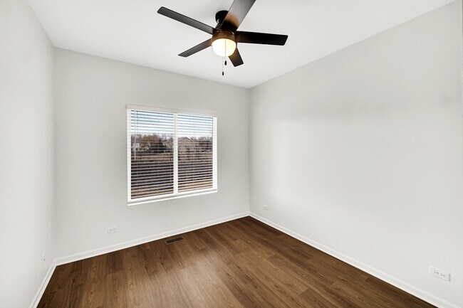 Building Photo - 2325 Summerlin Dr