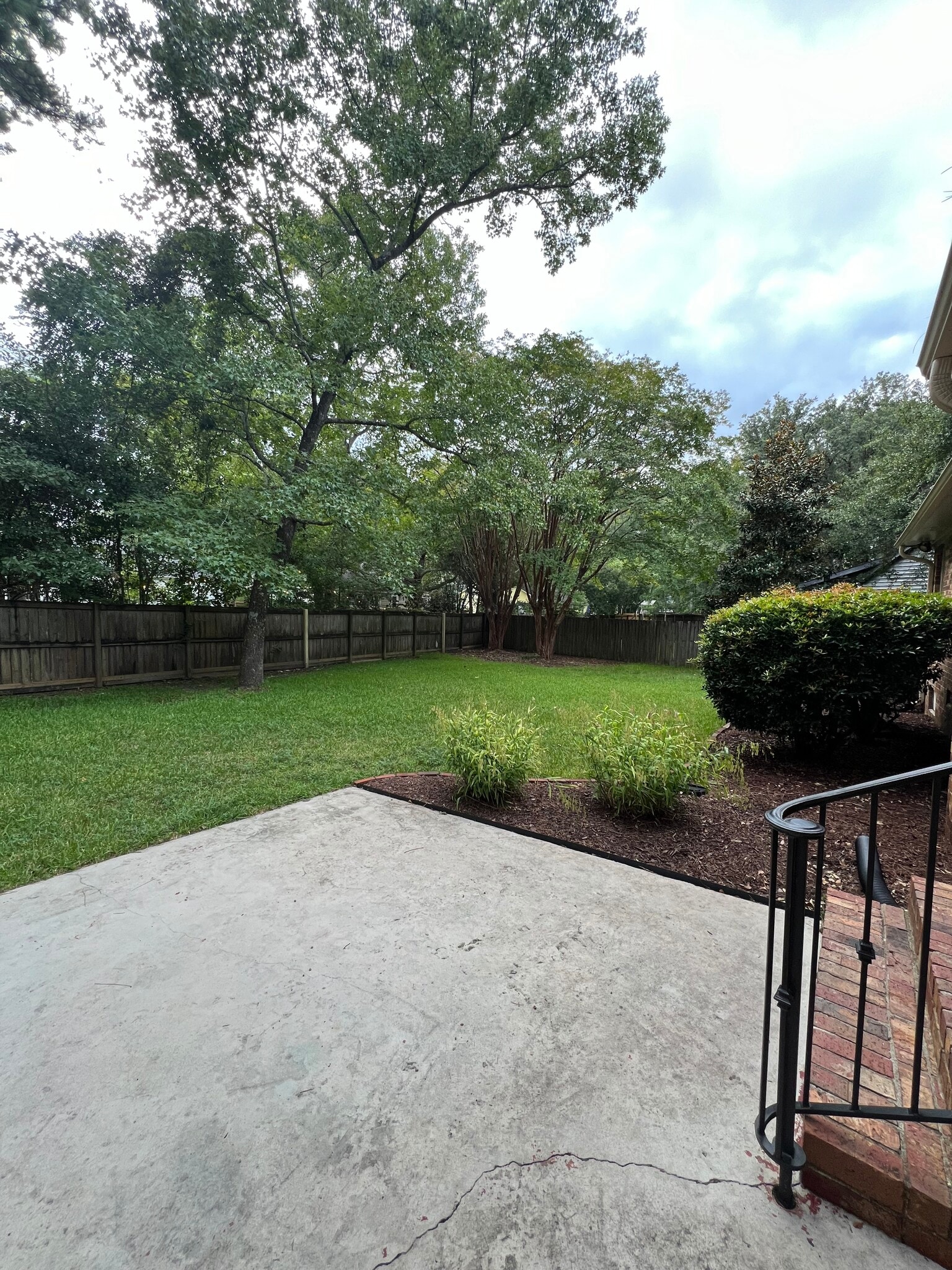 Backyard right view - 1125 Clapper Ct