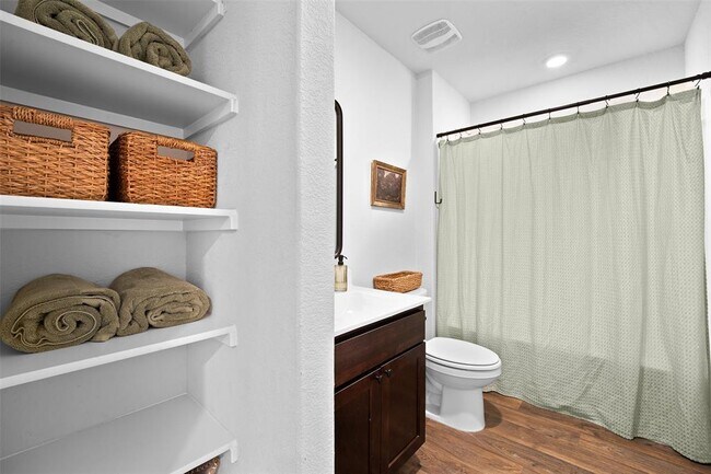 Building Photo - 144 Calgary Ln