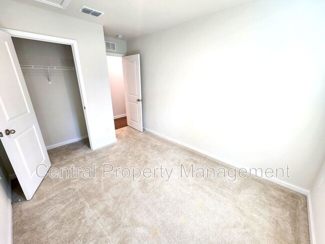Building Photo - 165 Sarnesfield Wy