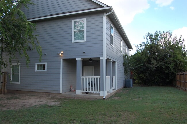 Building Photo - 825 Ave B
