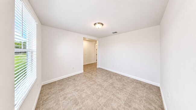 Building Photo - 2404 White Tail St