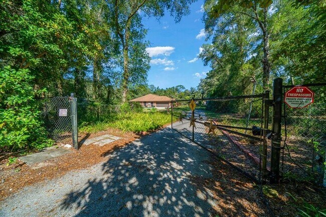 Building Photo - 3135 NE 49th St