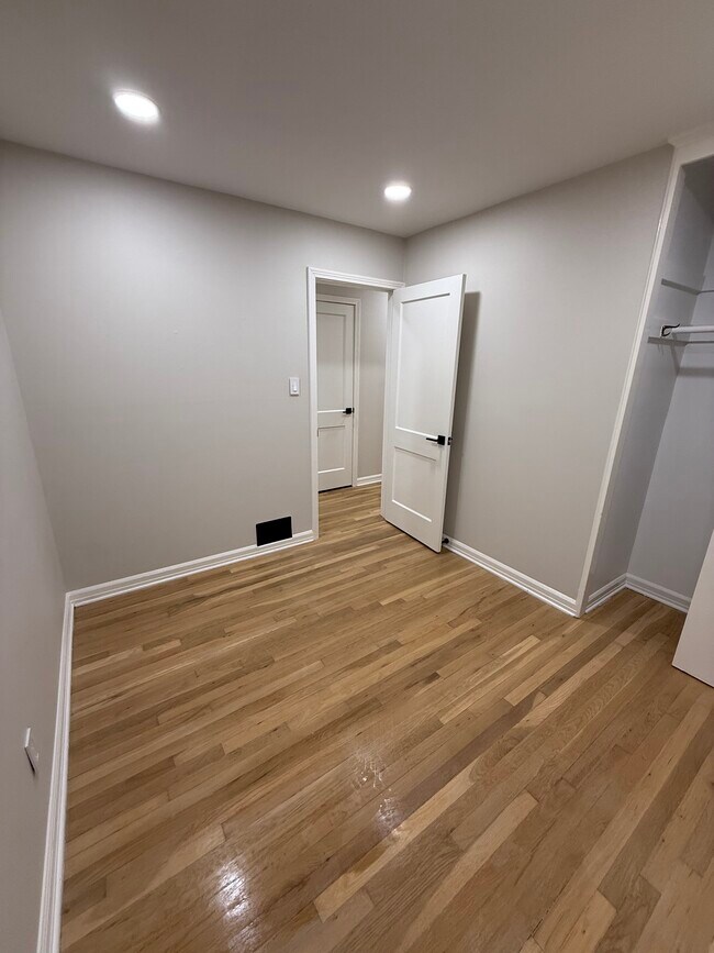 Building Photo - 9809 Montauk Ave