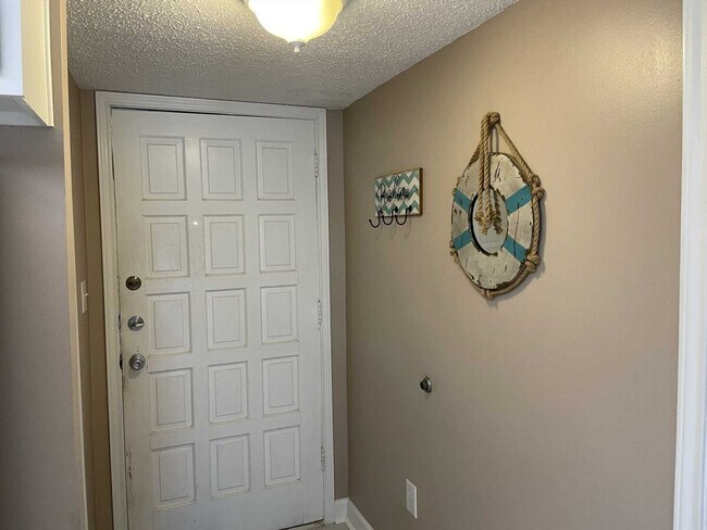 Building Photo - 115 E Coronado Dr