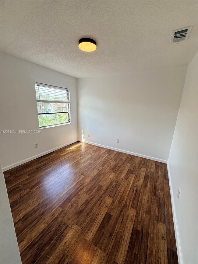 Building Photo - 9645 SW 148th Pl