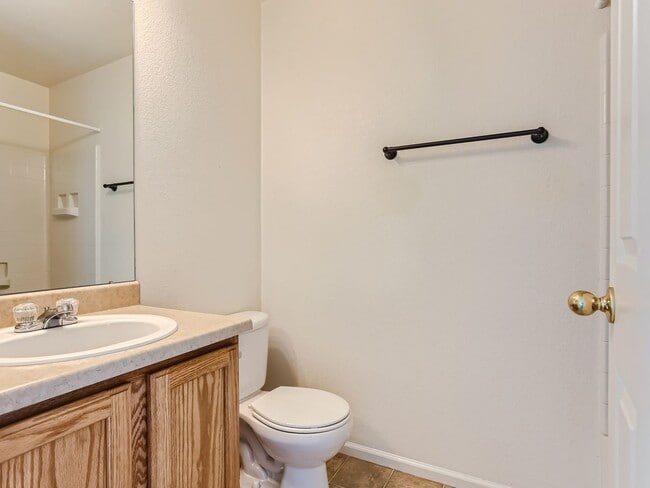 Building Photo - Amazing 2BR, 3BTH w/Garage in First Creek
