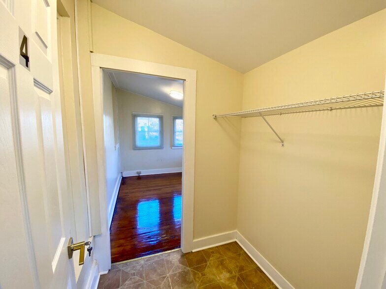 Building Photo - 1372 Neil Ave