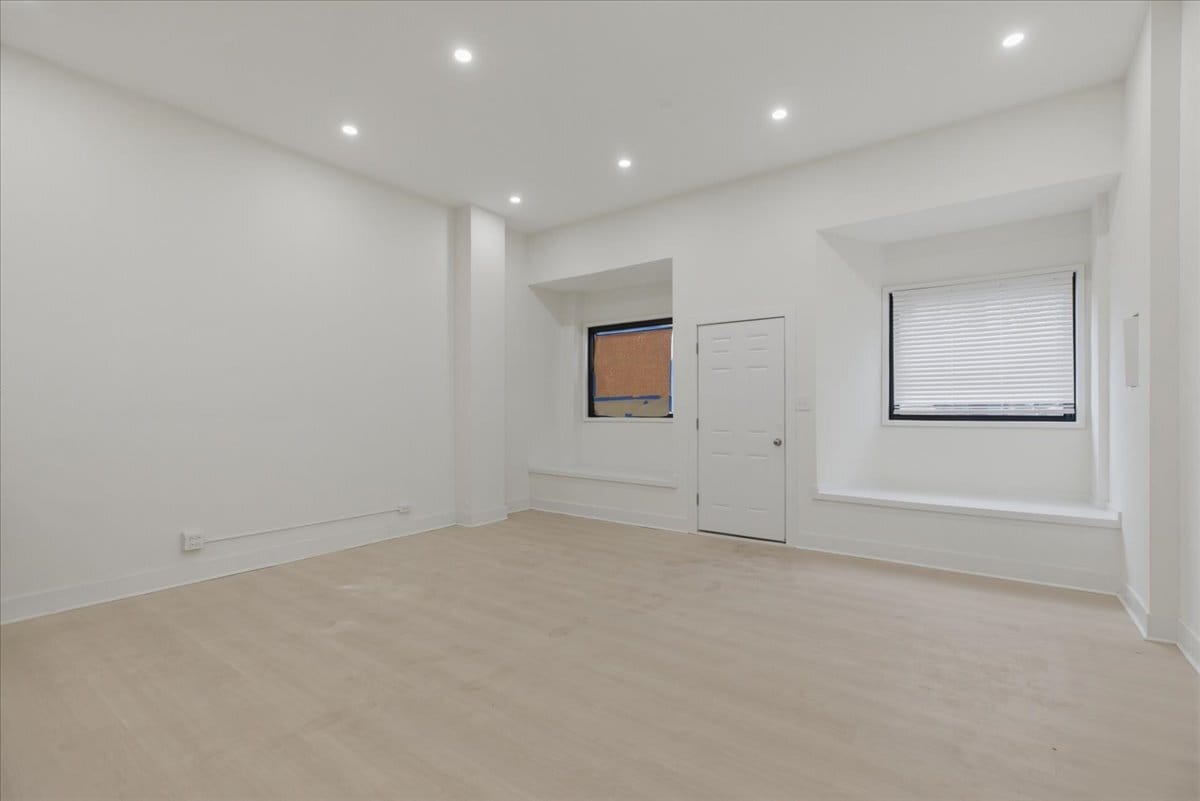 Building Photo - 4004 N Bell Ave