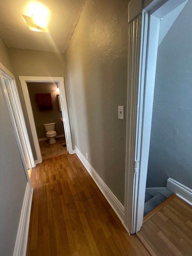 Building Photo - Single Family House in Mt Washington Avail...