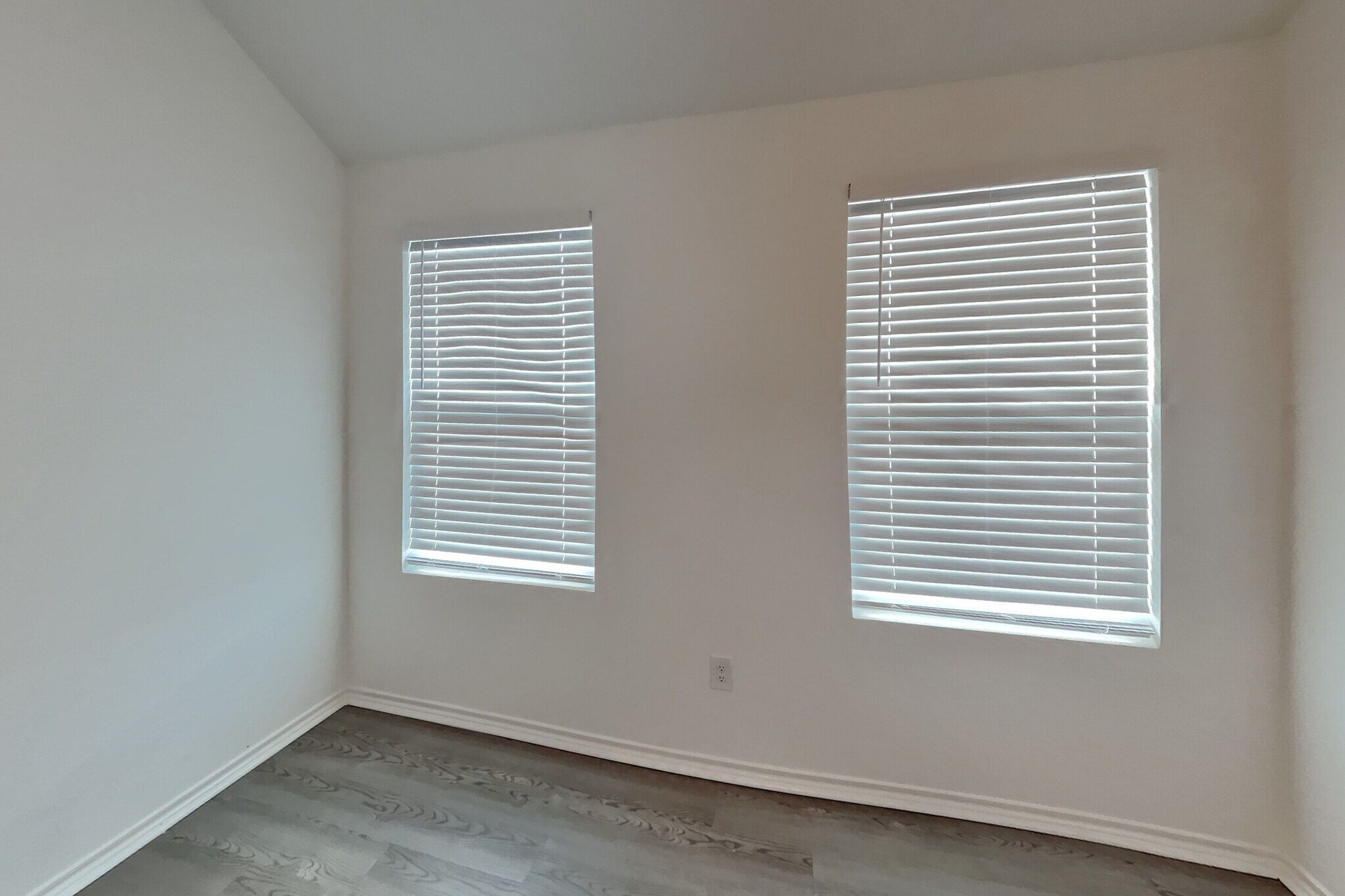 Building Photo - 11106 N Lake Mist Ln