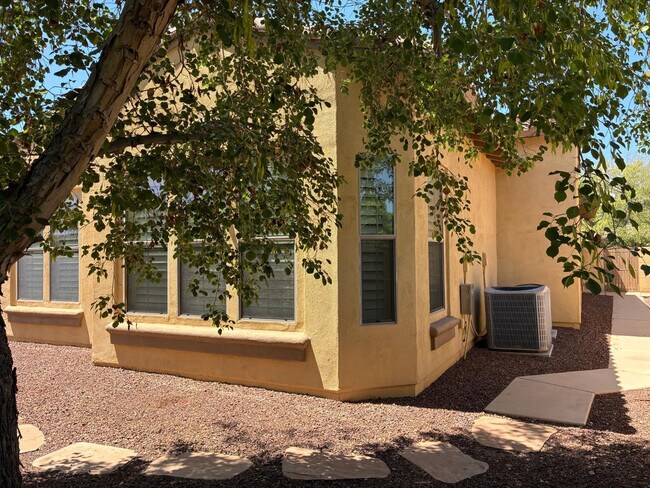 Building Photo - 20973 W Cora Vista