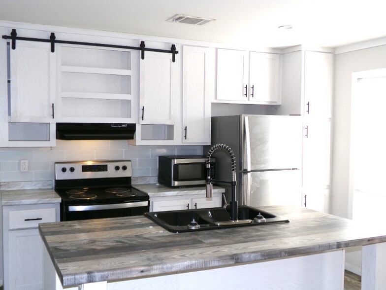 Building Photo - 3950 LA-134