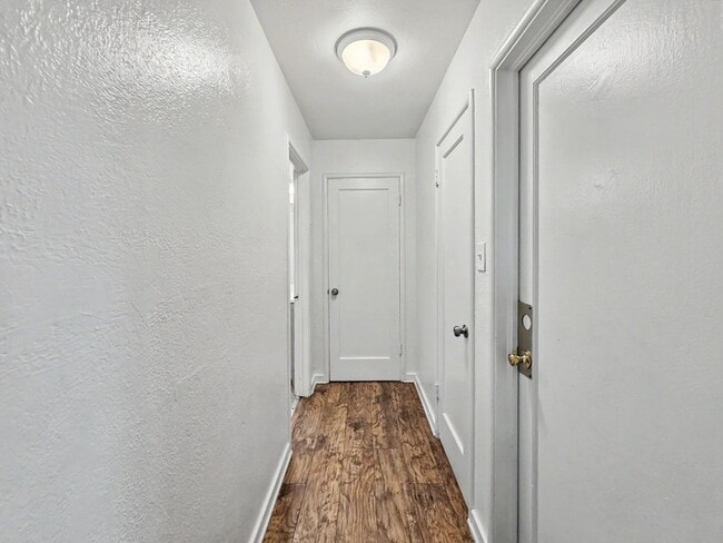 Building Photo - 1916 E Hunter Ave