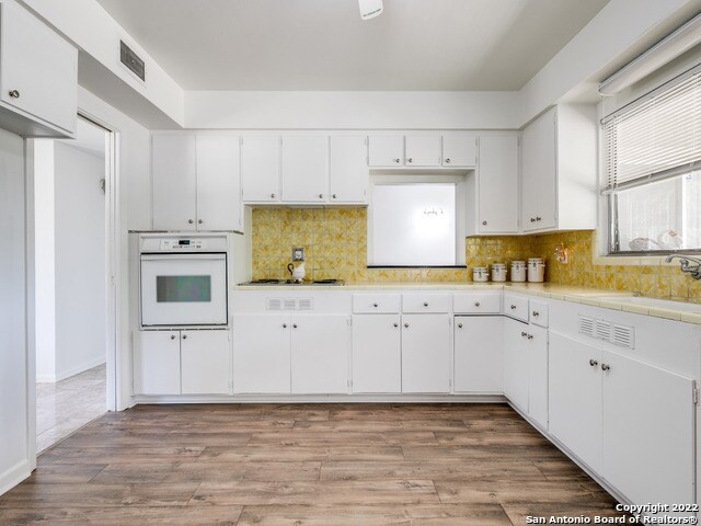 Building Photo - 600 Antler Dr