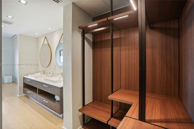 Building Photo - 650 NE 32nd St