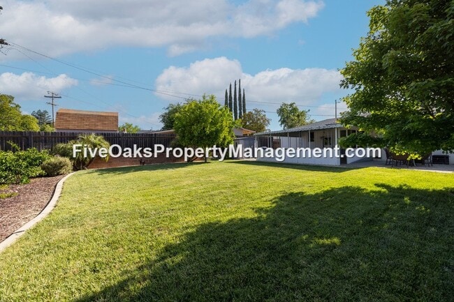 Building Photo - 102 Grenoble Way