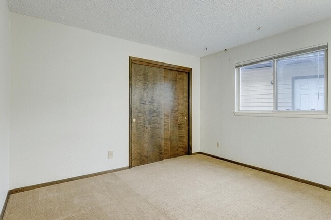 Building Photo - Charming Residence in a Prime Location 3bed/2bath