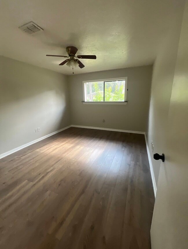 Building Photo - 56 S Circlewood Glen