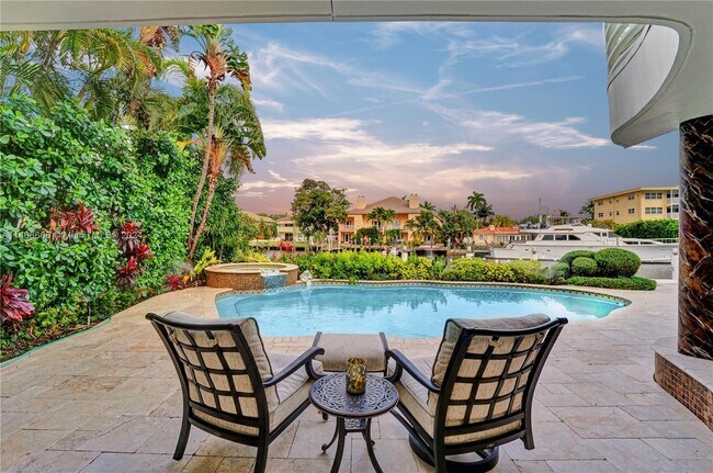 Building Photo - 1247 Seminole Dr