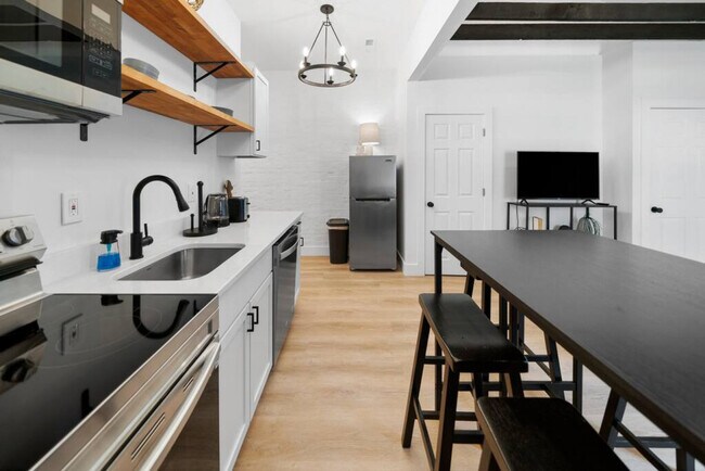 Building Photo - 704 Wayne St