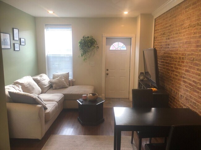 Primary Photo - One Block From The Avenue! Perfect 2-Bedro...