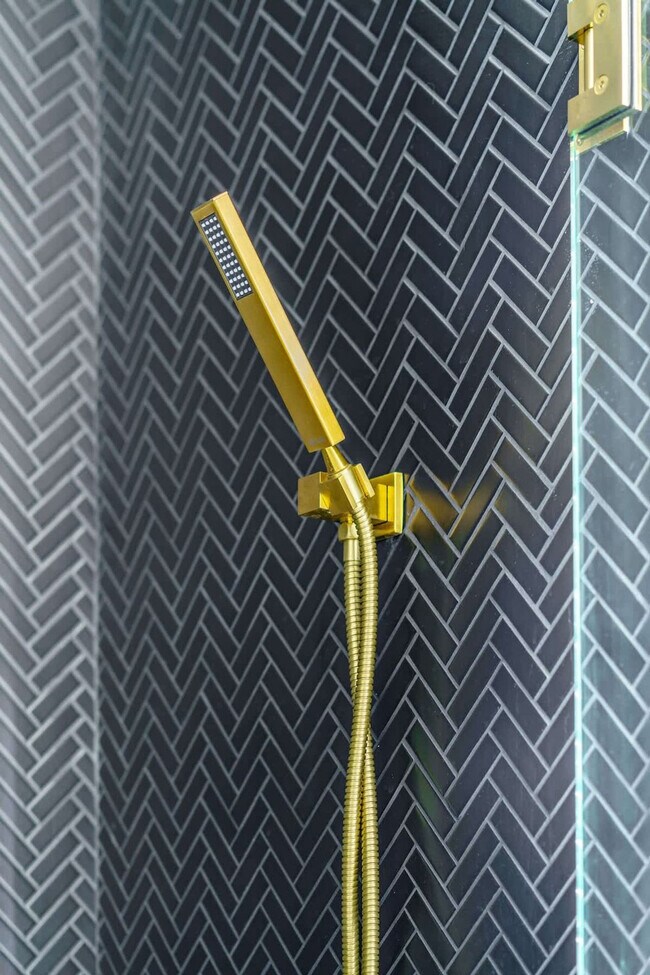 Building Photo - 96 Brickel St